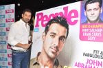 John Abraham launches special issue of People magazine in F Bar, Mumbai on 28th Nov 2012 (17).JPG